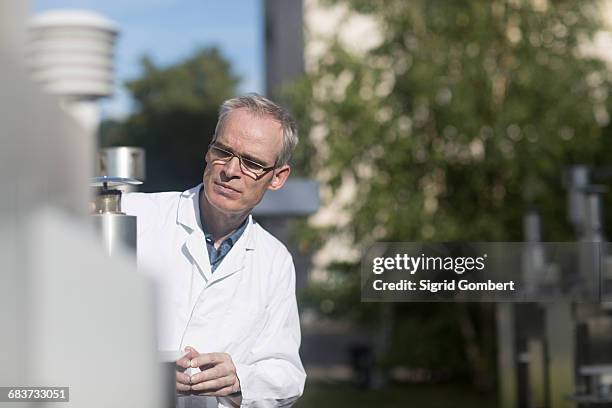 Meteorologists Male 126 Meteorologist Data Stock Photos, High-Res Pictures, and Images ...