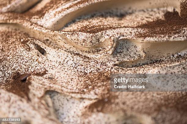 full frame shot of ice cream garnished with cocoa powder - chocoladeijs stockfoto's en -beelden