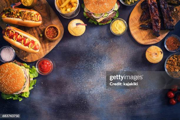 picnic table to celebrate 4th of july - american 4th july celebrations imagens e fotografias de stock