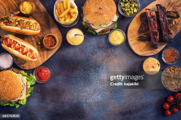 picnic table to celebrate 4th of july - summer grilling stock pictures, royalty-free photos & images