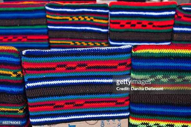 traditional cloth at market of mount hagen, highlands, papua new guinea - mt hagen stock pictures, royalty-free photos & images