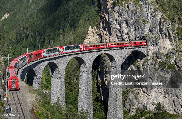 train on the landwasser viaduct, filisur, splugen, canton graubunden, switzerland - glacier express stock pictures, royalty-free photos & images