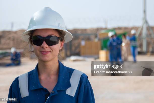 Woman Roughneck Rig Roughneck Woman Photos and Premium High Res Pictures - Getty Images