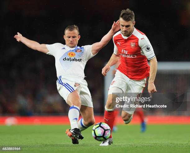 Lee Cattermole of Sunderland attempts to tackle Aaron Ramsey of Arsenal during the Premier League match between Arsenal and Sunderland at Emirates...