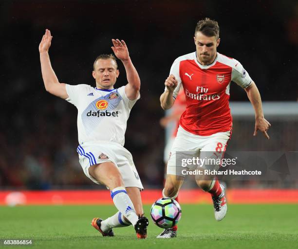 Lee Cattermole of Sunderland attempts to tackle Aaron Ramsey of Arsenal during the Premier League match between Arsenal and Sunderland at Emirates...