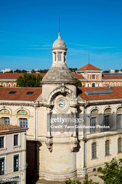 the school alphonse daudet, nîmes,gard,france - nîmes fotografías e imágenes de stock