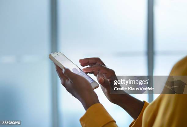 close-up of businesswomans hands holding phone - roles in port of call receive interview in taipei stockfoto's en -beelden