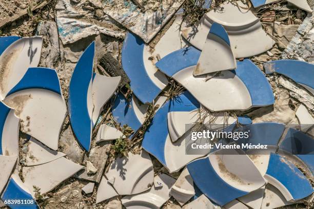 broken plates - escombros stock pictures, royalty-free photos & images