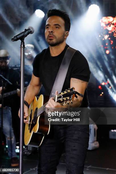 Luis Fonsi performs during the 2017 Spanish Broadcasting System Upfront at Copacabana Club - Times Square on May 16, 2017 in New York City.