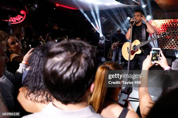 Luis Fonsi performs during the 2017 Spanish Broadcasting System Upfront at Copacabana Club - Times Square on May 16, 2017 in New York City.