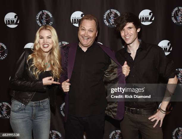 Glen Campbell's daughter Singer/Songwriter Ashley Campbell, Singer/Songwriter Steve Wariner , Glen Campbell's Son Singer/Songwriter Shannon Campbell...