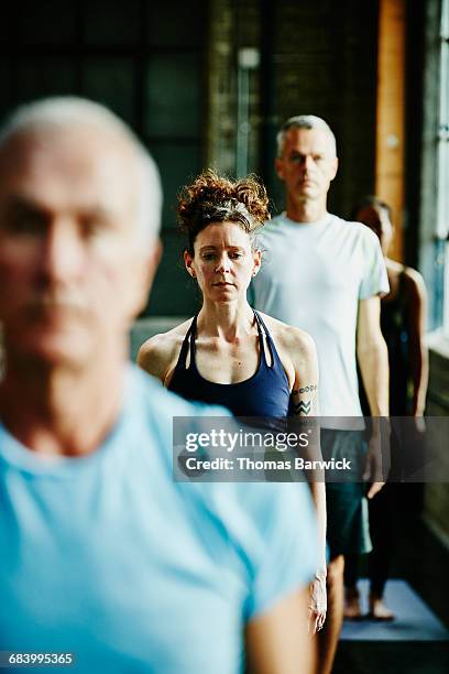 portrait of woman in yoga class in studio - 40s woman t shirt studio imagens e fotografias de stock