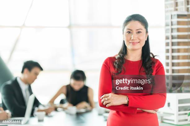 close-up portrait von einem teamleiter - modern business people close up stock-fotos und bilder