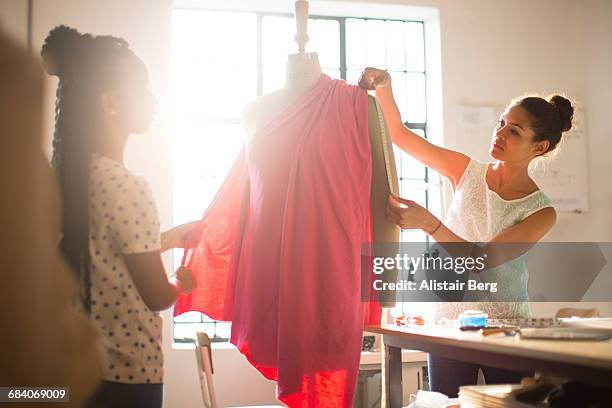 young fashion designers in their studio - modedesigner stock-fotos und bilder