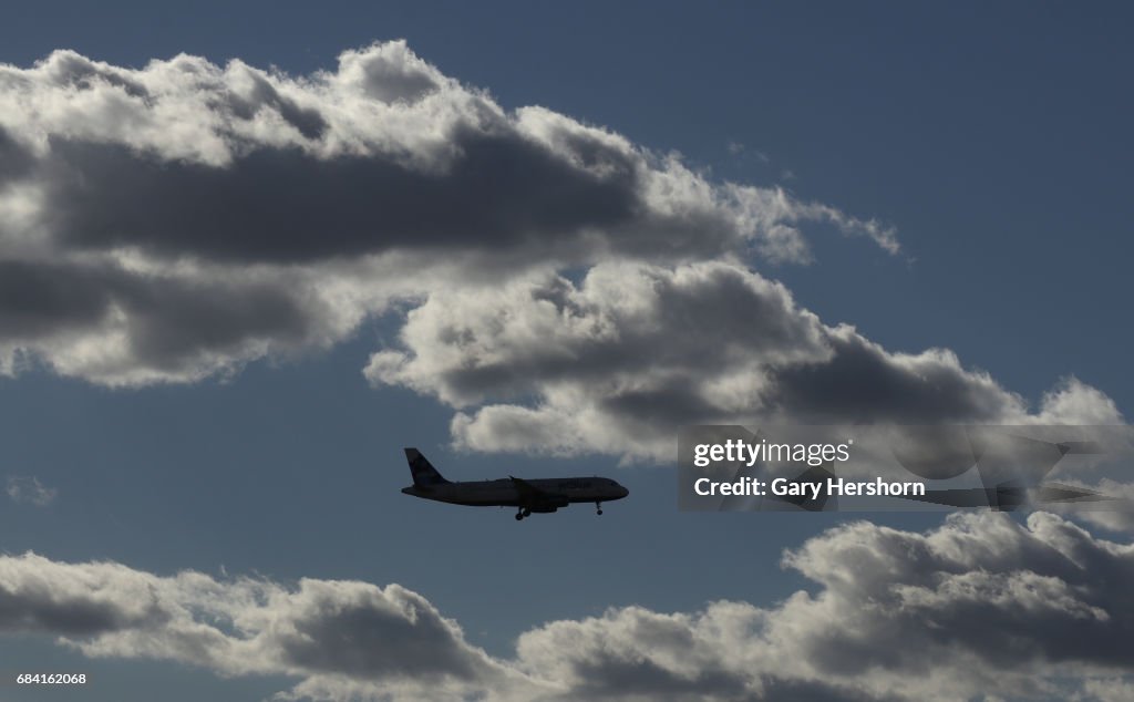 Airplanes on Approach to Newark Airport