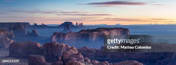 sunrise over monument valley, arizona, usa - hunts mesa bildbanksfoton och bilder