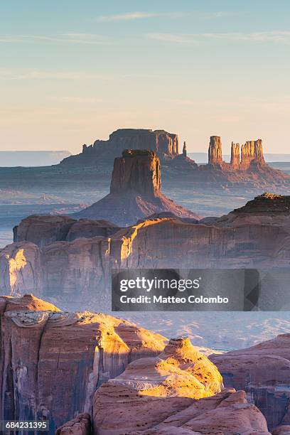 sunrise over monument valley, arizona, usa - hunts mesa bildbanksfoton och bilder