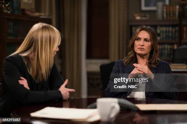 Sanctuary" Episode 1822 -- Pictured: Kelli Giddish as Detective Amanda Rollins, Mariska Hargitay as Lieutenant Olivia Benson --