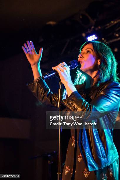 Natalie Imbruglia performs at The O2 Institute Birmingham on May 17, 2017 in Birmingham, England.