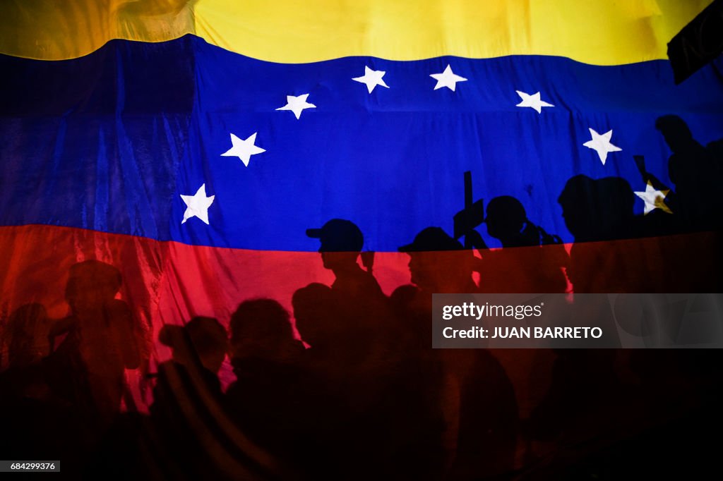 TOPSHOT-VENEZUELA-CRISIS-OPPOSITION-PROTEST