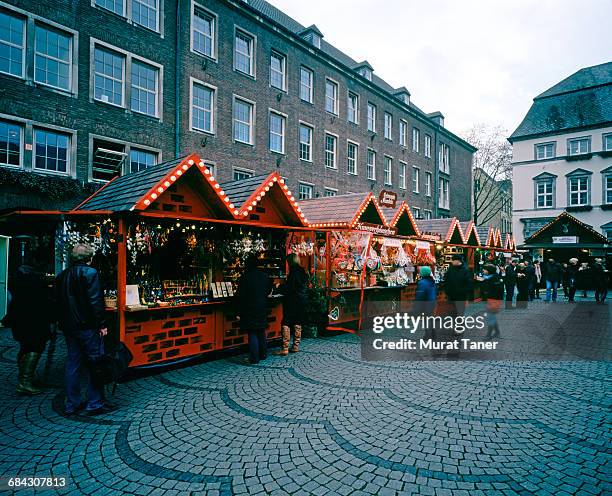 dusseldorf christmas market - düsseldorf stockfoto's en -beelden