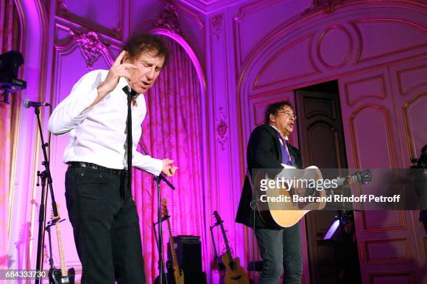 Singers Alain Souchon and Laurent Voulzy perform during the "Vaincre Le Cancer" Gala - 30th Anniverary at Cercle de l'Union Interalliee on May 17,...