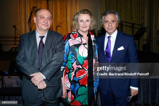 Professors Ali Thuran, Annelise Bennaceur-Griscelli and President of the "Vaincre le Cancer" Association, Michel Oks attend the "Vaincre Le Cancer"...