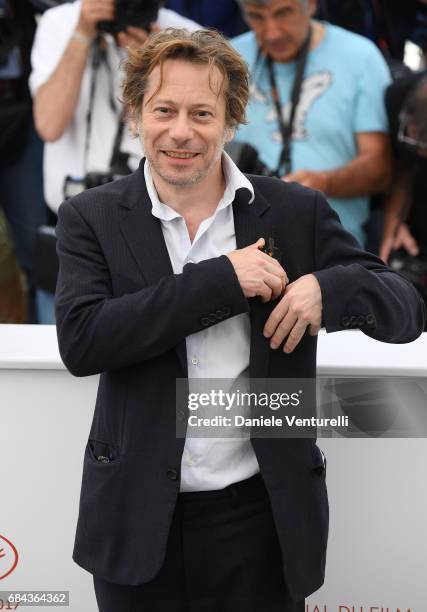 Actor Mathieu Amalric attends "Barbara" Photocall during the 70th annual Cannes Film Festival at Palais des Festivals on May 18, 2017 in Cannes,...