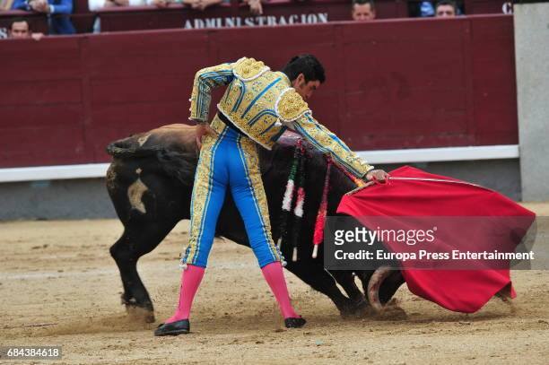 Miguel Angel Perera performs during 'San Isidro' Bullfight Fair at Las Ventas bullring at Las Ventas Bullring on May 17, 2017 in Madrid, Spain.