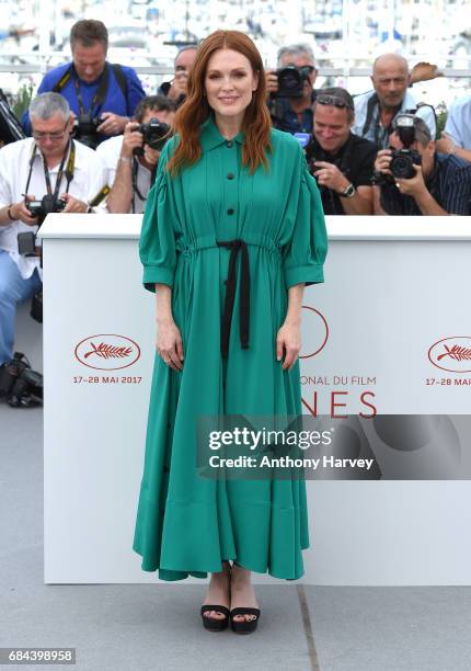 Julianne Moore attends the "Wonderstruck" photocall during the 70th annual Cannes Film Festival at Palais des Festivals on May 18, 2017 in Cannes,...