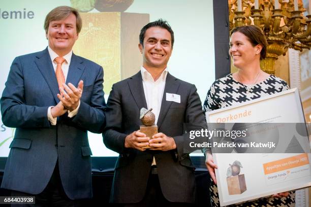 King Willem-Alexander of The Netherlands hand over the Appeltjes van Oranje Award for social projects Oguz Dulkadir founder and director of the...