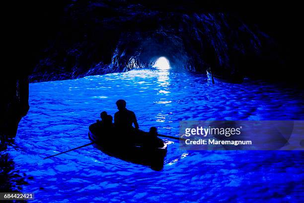 the grotta azzurra (blue grotto), a boat - italian island photos et images de collection