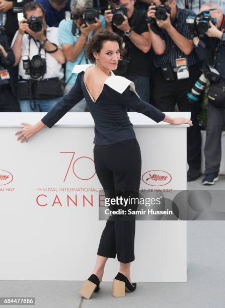 Jeanne Balibar attends "Barbara" Photocall during the 70th annual Cannes Film Festival at Palais des Festivals on May 18, 2017 in Cannes, France.