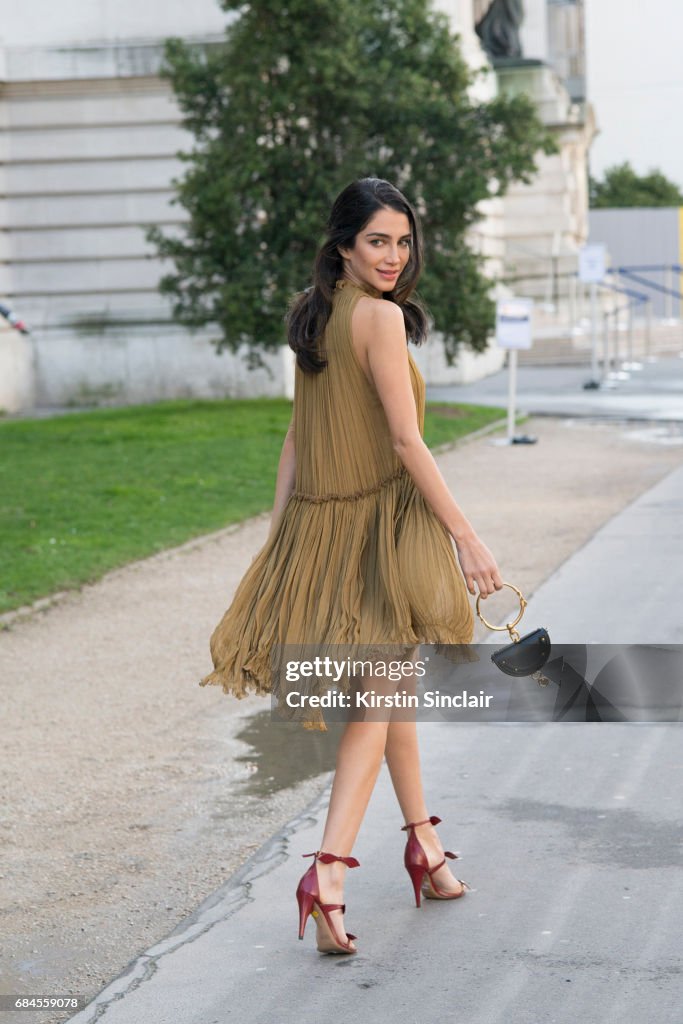 Street Style : Day Three - Paris Fashion Week Womenswear Fall/Winter 2017/2018