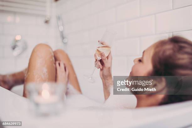 woman enjoying a bath. - evasión fotografías e imágenes de stock