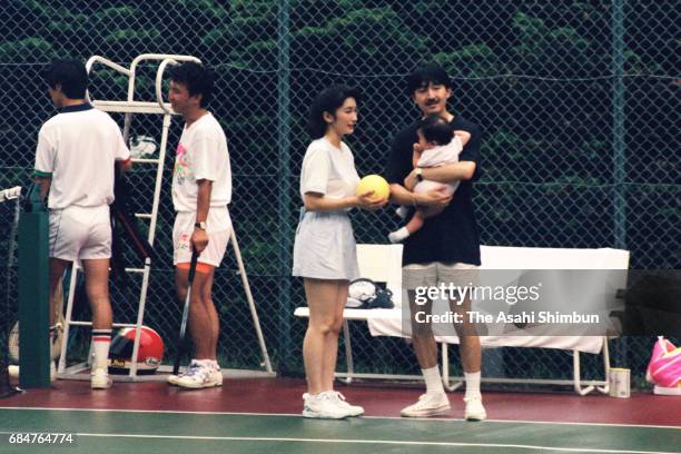 Prince Akishino holding his daughter Princess Mako talks with Princess Kiko on August 7, 1992 in Karuizawa, Nagano, Japan.