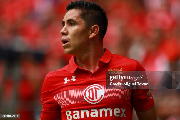 Efrain Velarde of Toluca gestures during the semifinals first leg match between Toluca and Chivas as part of the Torneo Clausura 2017 Liga MX at...