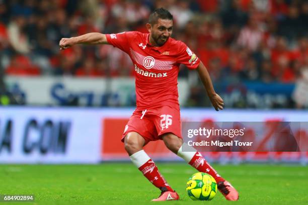 Erbin Trejo of Toluca kicks the ball during the semifinals first leg match between Toluca and Chivas as part of the Torneo Clausura 2017 Liga MX at...