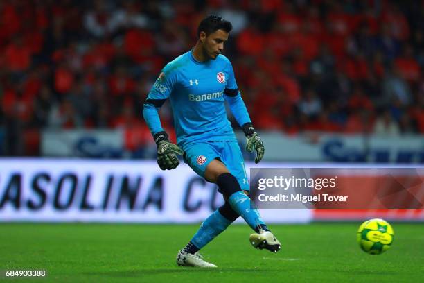 Alfredo Talavera goalkeeper of Toluca passes the ball during the semifinals first leg match between Toluca and Chivas as part of the Torneo Clausura...