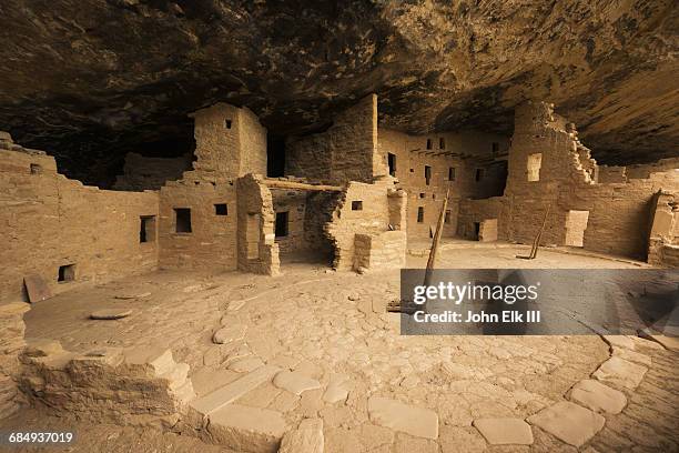 mesa verde national park, spruce tree house - anasazi ruins stockfoto's en -beelden