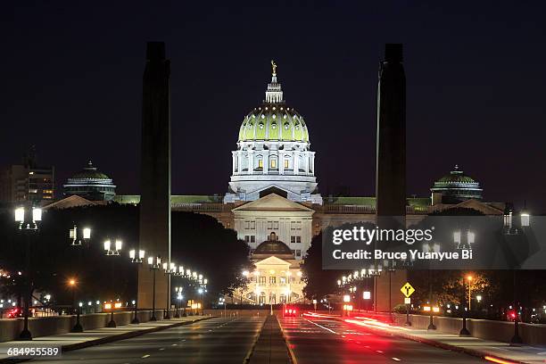 night view of pennsylvania state capitol - ハリスバーグ ストックフォトと画像