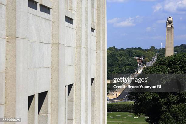 view of the pylon and state street bridge - pennsylvania state capitol building stock pictures, royalty-free photos & images