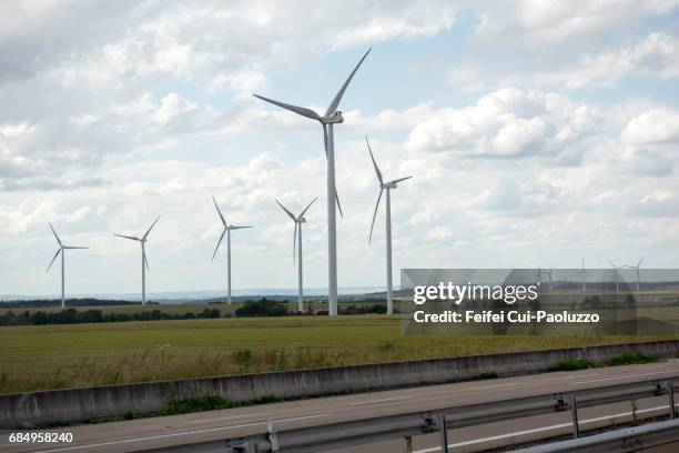 large group of wind turbine near auxerre, burgundy region, france - yonne 個照片及圖片檔