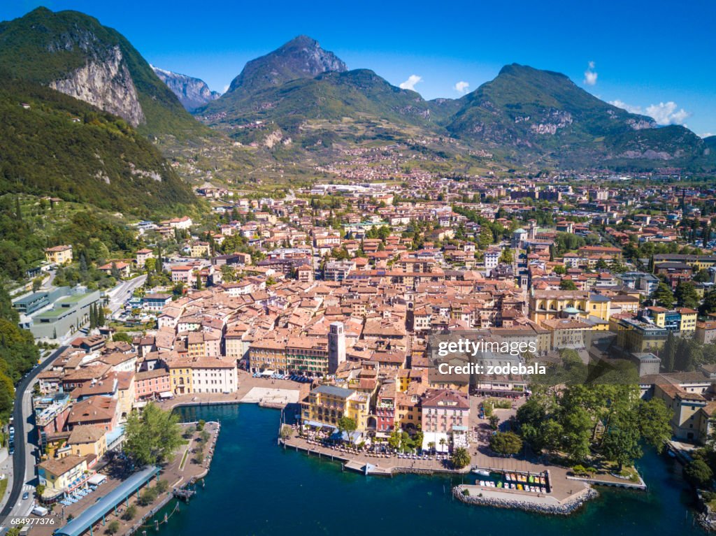 Luftaufnahme Von Riva Del Garda Gardasee Italien Stock Foto Getty Images luftaufnahme-von-riva-del-garda-gardasee-italien-stock-foto-getty-images