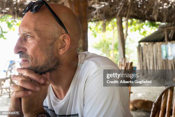 pensive caucasian man - alberto guglielmi imagens e fotografias de stock