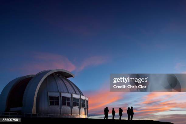 silhouette of people watching sunset at observatory - observatory stock pictures, royalty-free photos & images