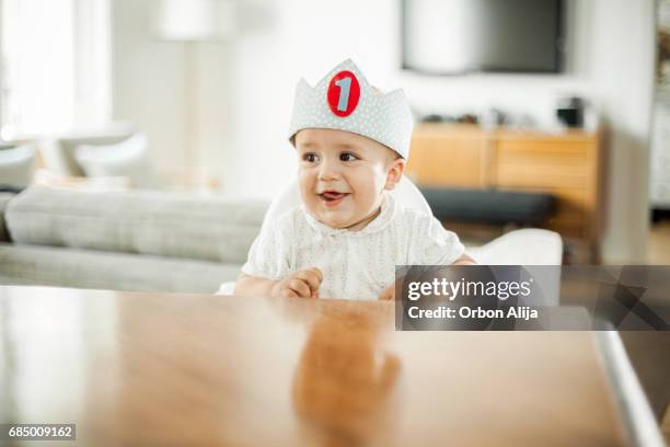 one year old boy celebrating brithday - first birthday stock pictures, royalty-free photos & images