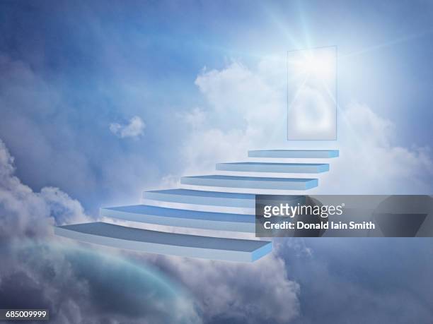staircase in clouds with glowing doorway - escalera hacia el cielo fotografías e imágenes de stock