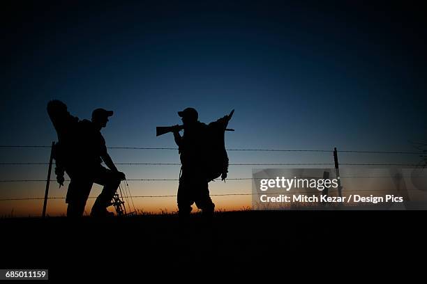 silhouette of turkey hunters - turkey hunting fotografías e imágenes de stock