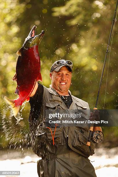 https://media.gettyimages.com/id/685012063/photo/salmon-fisherman-holds-up-salmon.jpg?s=612x612&w=gi&k=20&c=D8m1U7-lE2lPjFAlYdUt83rEIl4OF3JFs5nnQKeekOY=